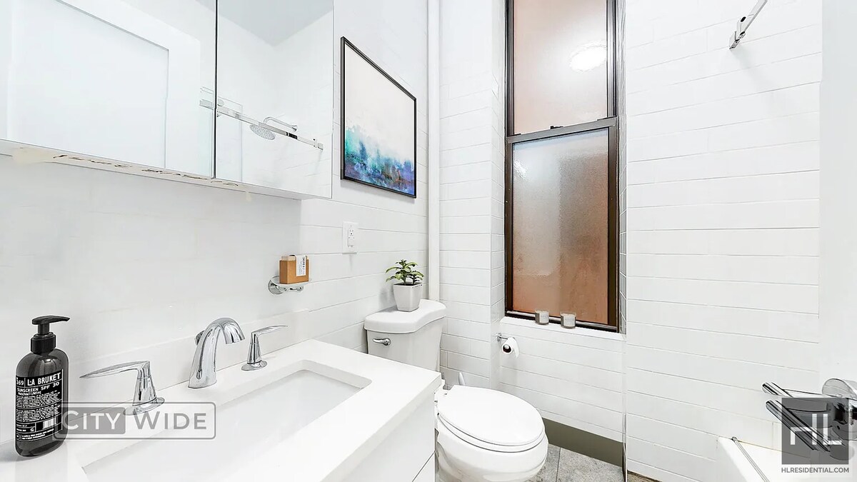 106 E 81st St in New York, NY - Building Photo