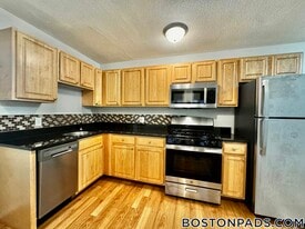 675 N Main St, Unit 13 in Fall River, MA - Building Photo