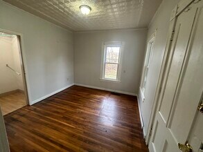 121 Elba St, Unit 1 in Rochester, NY - Foto de edificio - Building Photo