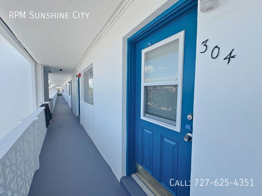 8075 112th St N in Seminole, FL - Building Photo