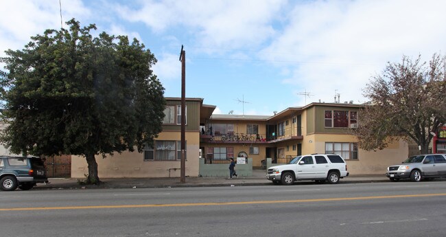 2507-2515 S San Pedro St in Los Angeles, CA - Building Photo - Building Photo