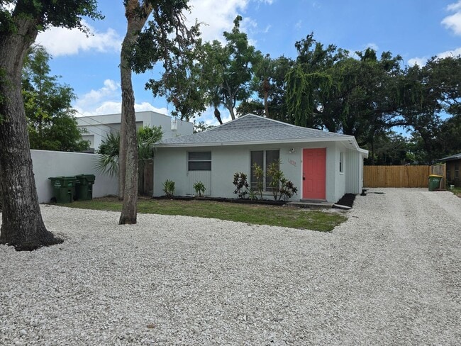 property at 1038 25th St