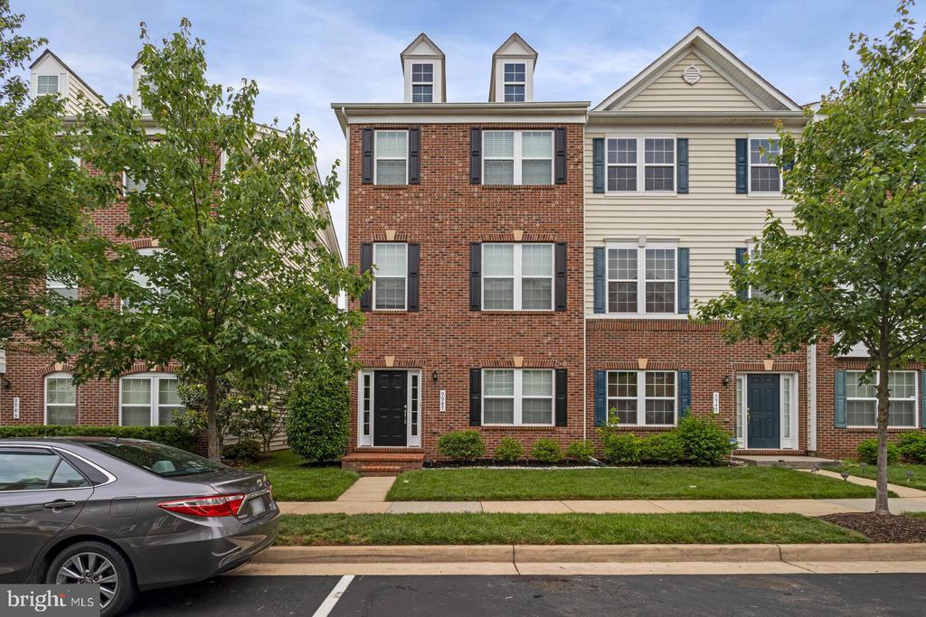 9947 Fendall St in Manassas, VA - Building Photo