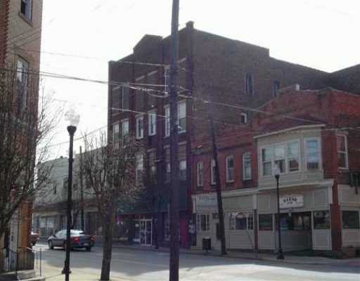 145 Main St in Spencer, WV - Foto de edificio - Building Photo