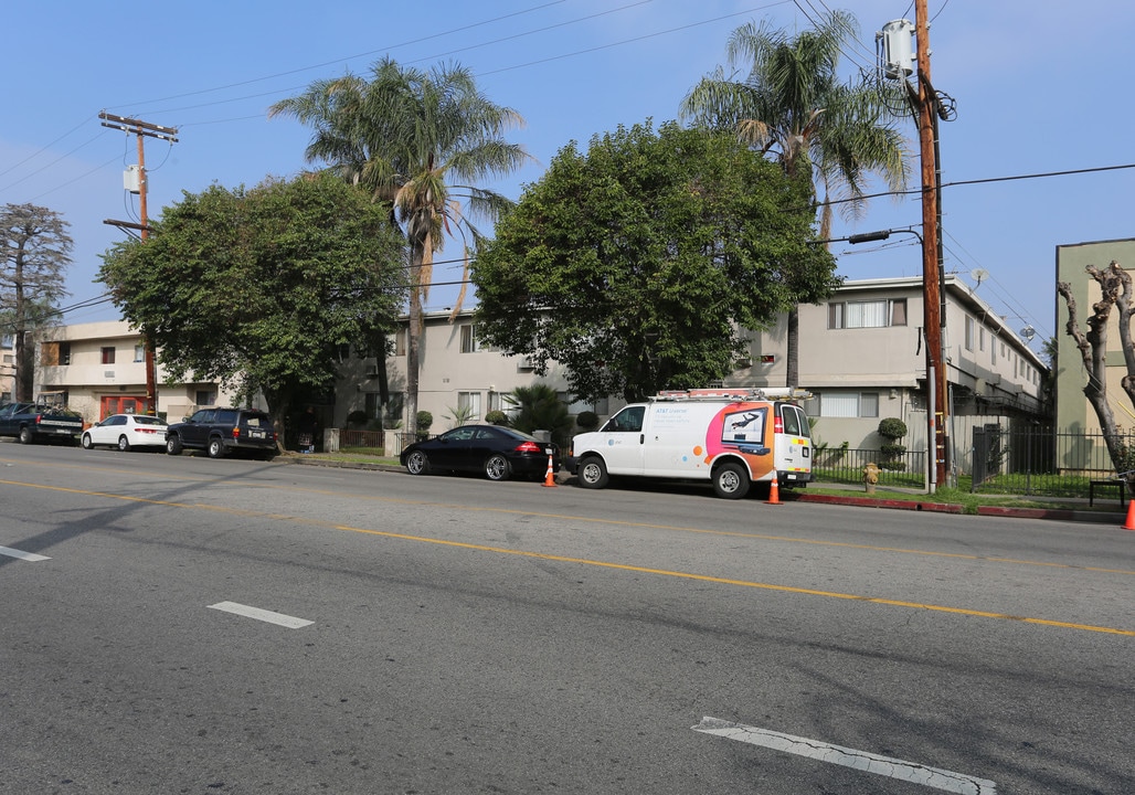 Saticoy West Apartments in Van Nuys, CA - Building Photo