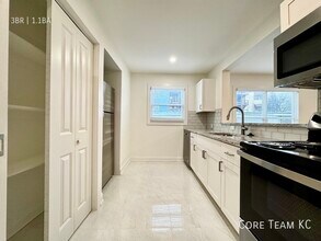 5044 Baltimore Ave in Kansas City, MO - Building Photo - Building Photo