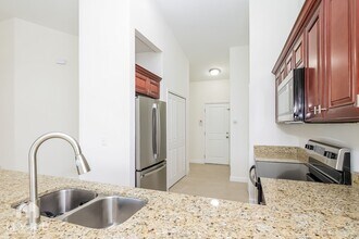 9 Cecilia Way in Poinciana, FL - Foto de edificio - Building Photo