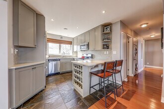 75 Maple Ave S in Mississauga, ON - Building Photo - Building Photo