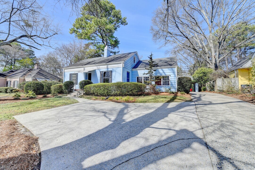 1926 N Decatur Rd in Atlanta, GA - Foto de edificio