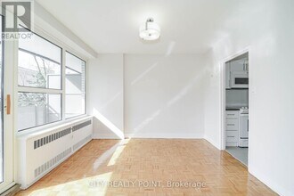 10 Shallmar Blvd in Toronto, ON - Building Photo - Building Photo