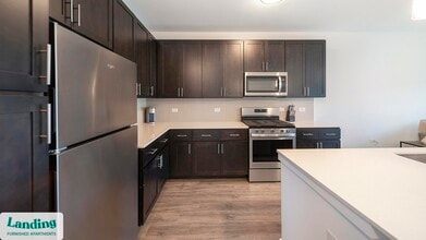 2200 Progress Pkwy, Unit 118 in Schaumburg, IL - Foto de edificio - Building Photo