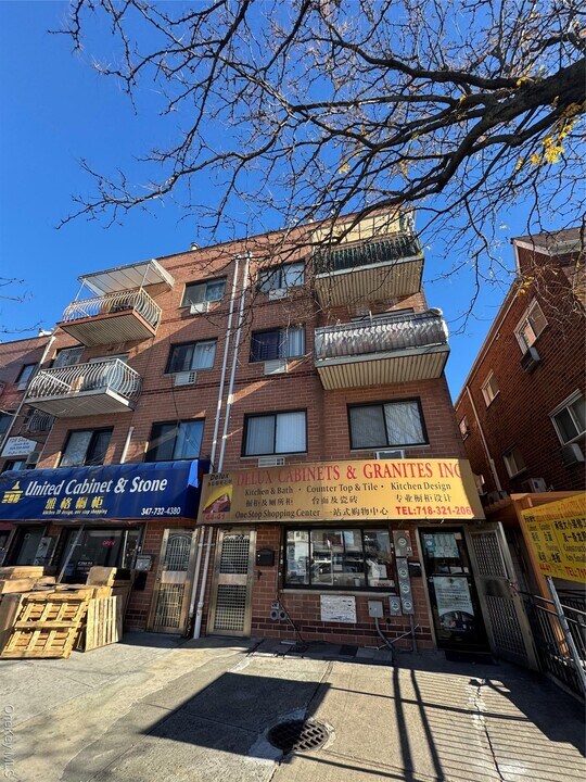 44-41 College Point Blvd in Queens, NY - Building Photo