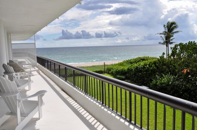 2660 S Ocean Blvd in Palm Beach, FL - Building Photo - Building Photo