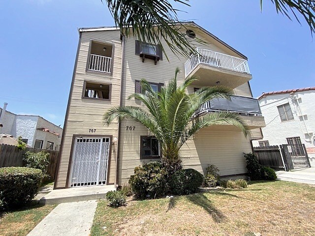 767 Redondo Ave in Long Beach, CA - Building Photo