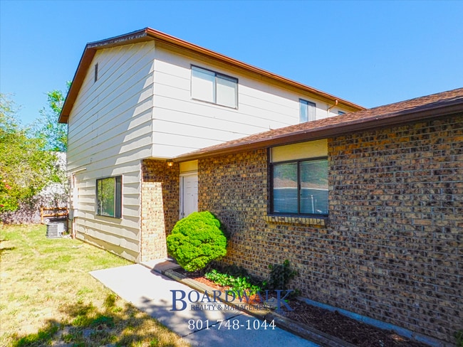 8261 Ivy Dr