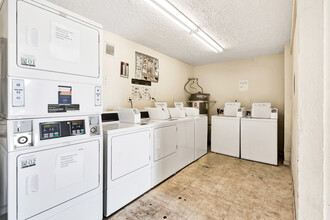 Willow Lake Apartments in Keizer, OR - Building Photo - Interior Photo