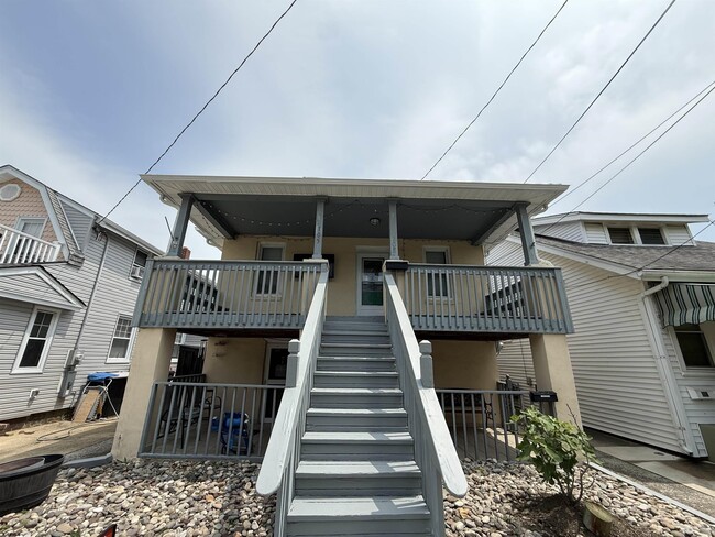 property at 105 N Richards Ave