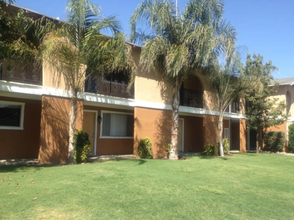 HAZELWOOD APARTMENTS in Lemoore, CA - Building Photo - Interior Photo