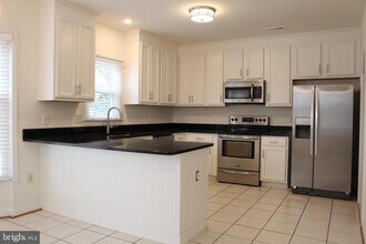 5900 Wescott Hills Way in Alexandria, VA - Foto de edificio - Building Photo