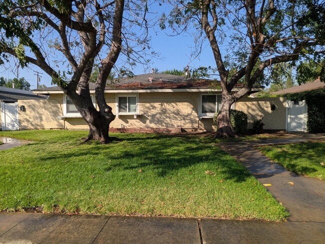 property at 2577 Sycamore Dr