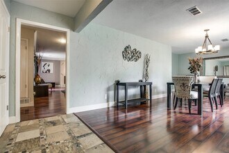 2906 Sharpview Ln in Dallas, TX - Building Photo - Building Photo