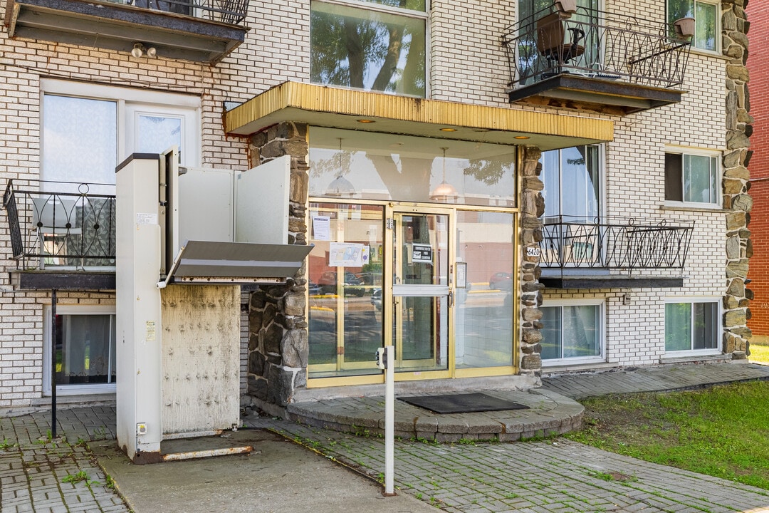 6420 Léger Boul in Montreal Nord, QC - Building Photo