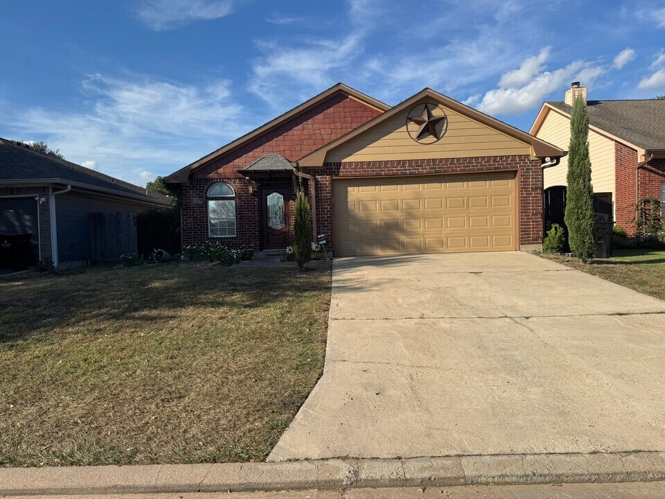 34534 Lake Side Dr in Brookshire, TX - Building Photo