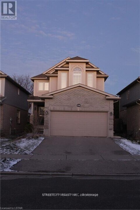 1486 Mickleborough Dr in London, ON - Building Photo