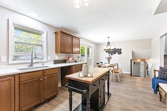 2437 Deer Trl in Green Bay, WI - Building Photo - Building Photo