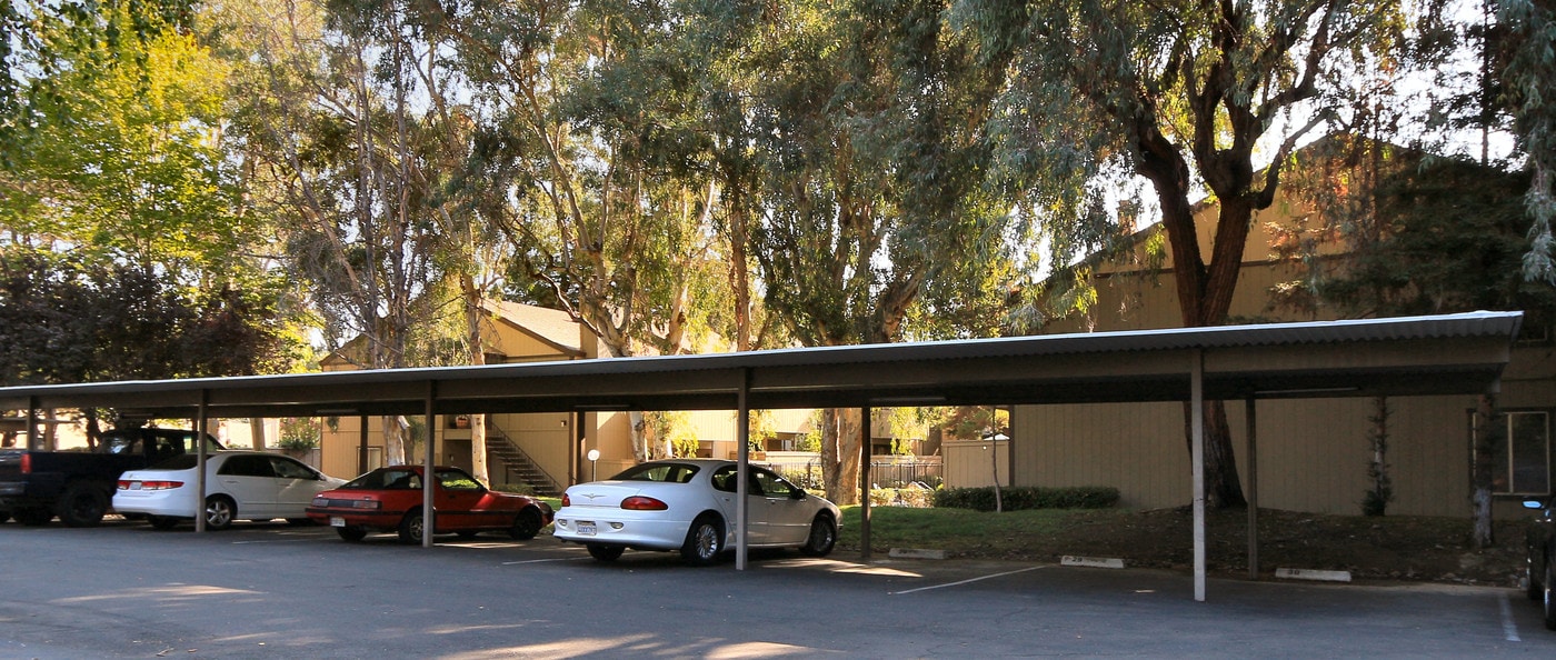 Sierra Woods Apartments in Sacramento, CA - Building Photo