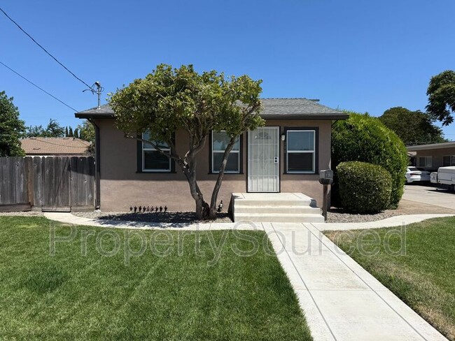 208 N Acacia Ave