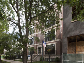 3741-3743 N Damen Ave in Chicago, IL - Foto de edificio - Building Photo