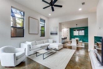 4102 Clawson Rd in Austin, TX - Foto de edificio - Building Photo