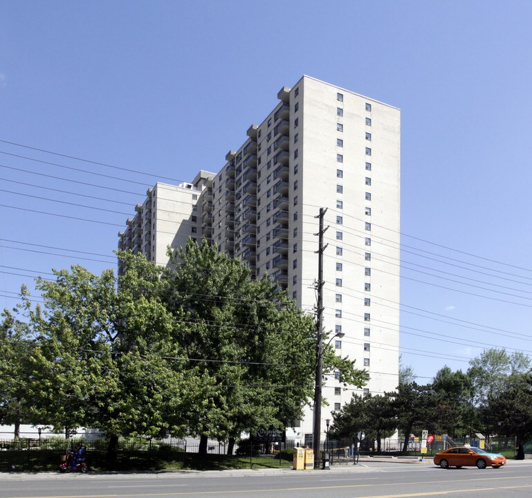 Kingsview Park in Toronto, ON - Building Photo