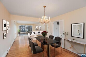 97 Heights Rd, Unit WAITSTUD in Paramus, NJ - Building Photo - Building Photo