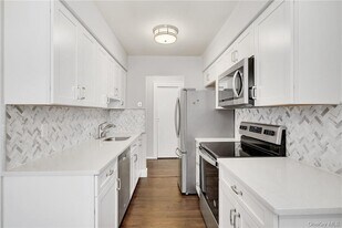 114 Nottingham Rd in Bedford Hills, NY - Building Photo