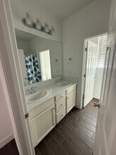 404 Manuel Ct in Los Banos, CA - Building Photo - Building Photo