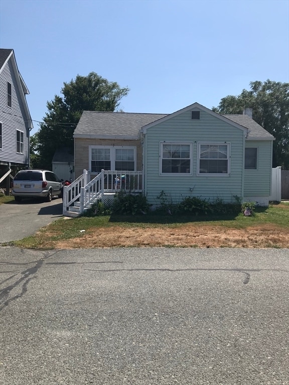 property at 27 MacArthur Ln