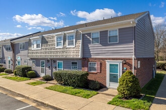 Gateway Townhomes in Hampton, VA - Building Photo - Building Photo