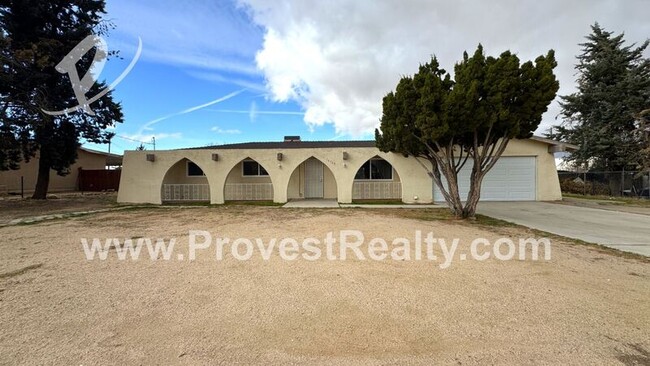 14748 Orange St in Hesperia, CA - Foto de edificio - Building Photo