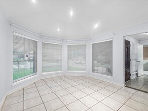 3823 Suttonford Dr in Houston, TX - Building Photo - Building Photo