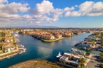 4490 Eastbourne Bay in Oxnard, CA - Building Photo - Building Photo
