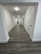 327 NE 55th St-Unit -TWO in Miami, FL - Building Photo - Building Photo