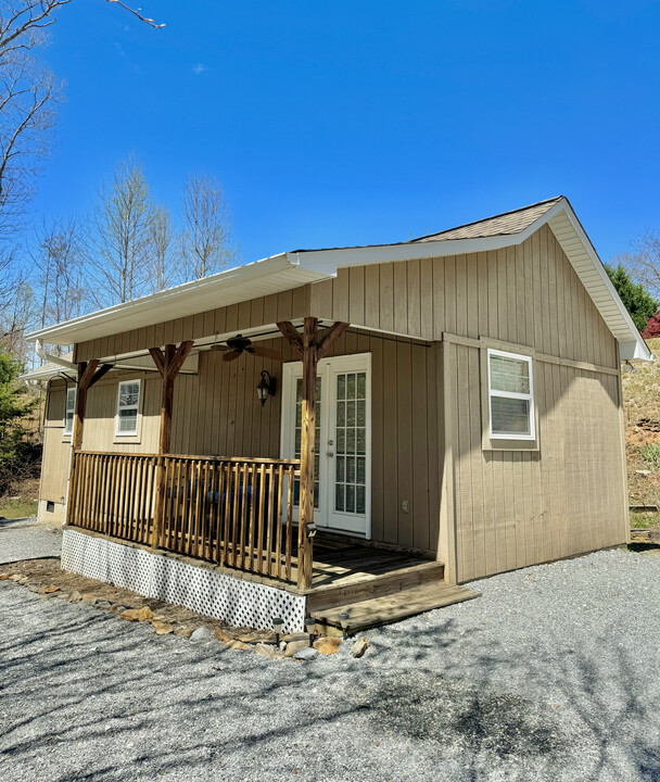 37 Coyote Rd in Marion, NC - Building Photo