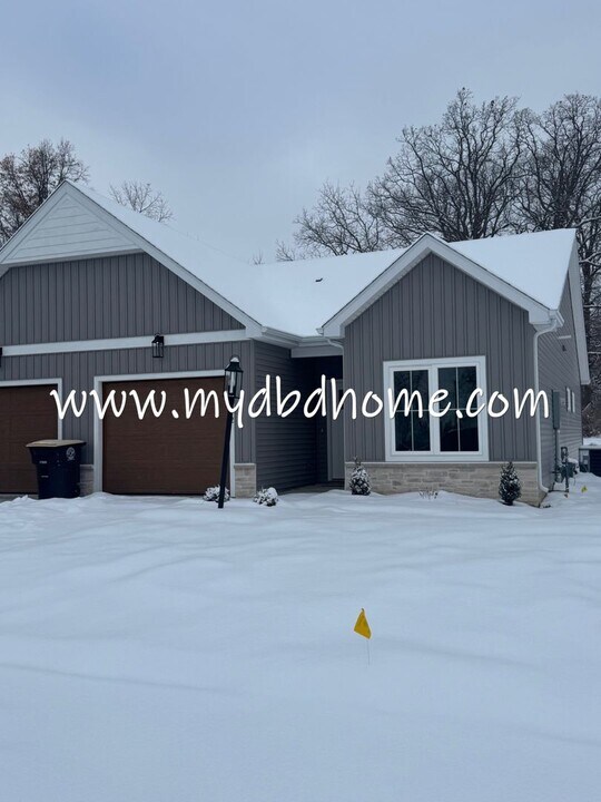 1072 Emilee Ct in Fort Wayne, IN - Building Photo