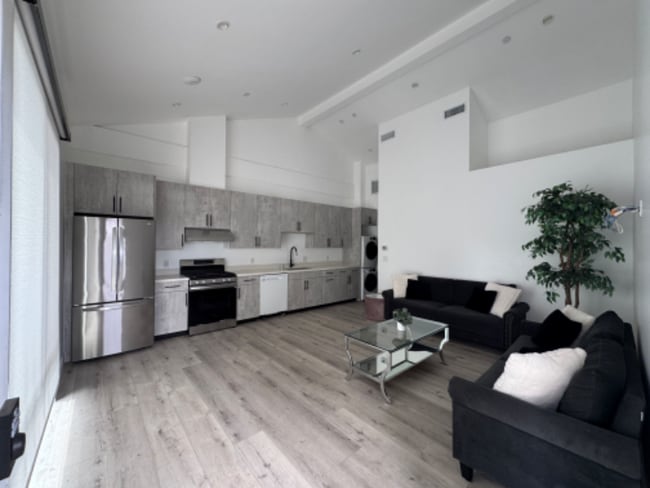 property at 28 Shadyspring Dr