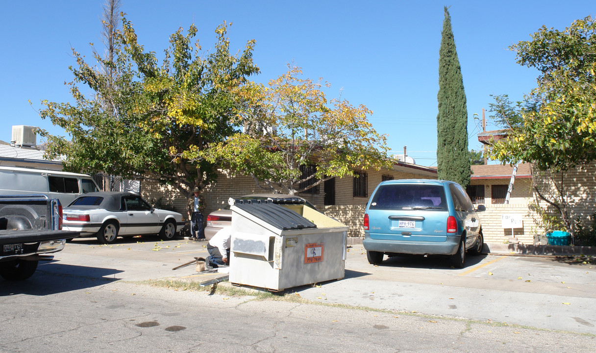 3811 Lincoln Ave in El Paso, TX - Building Photo