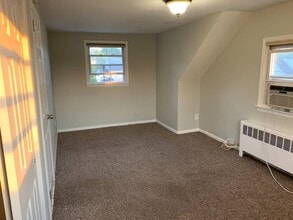 392 Sherbrooke Rd in Lindenhurst, NY - Building Photo - Building Photo