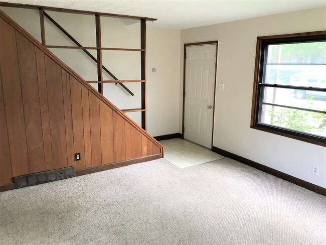 1135 Saxe Ave in Cuyahoga Falls, OH - Foto de edificio - Building Photo