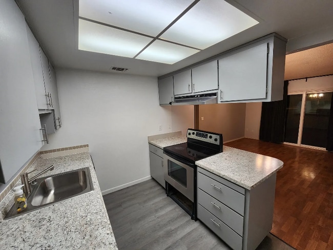 6934 Sutro Ct in Citrus Heights, CA - Foto de edificio - Building Photo